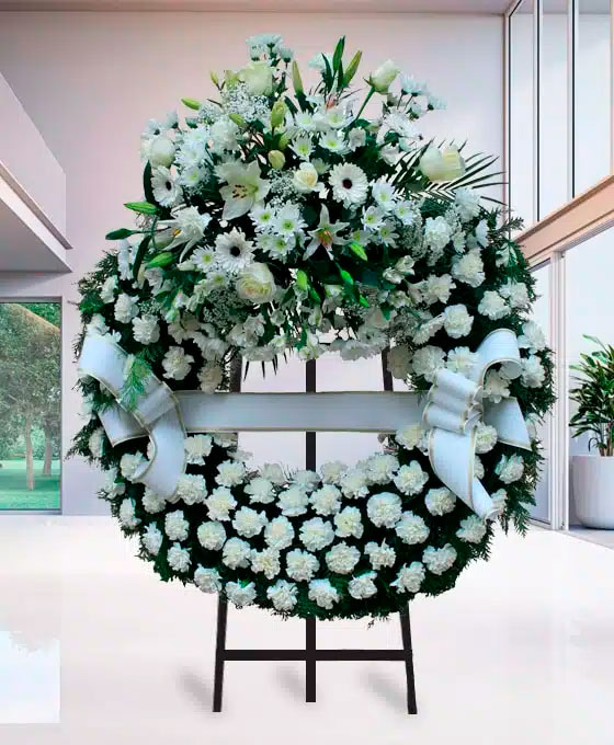 Corona Funeraria de claveles blancos para Tanatorio la Santa Faz